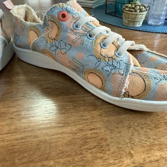 Vionic Beach Pismo Slip-on Sneakers in Pastel Blue and Peach- size 9. EUC - Picture 2 of 12